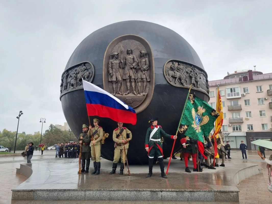 «Держава» вернулась: в Омске открыли площадь Бухгольца «Держава» вернулась: в Омске открыли площадь Бухгольца