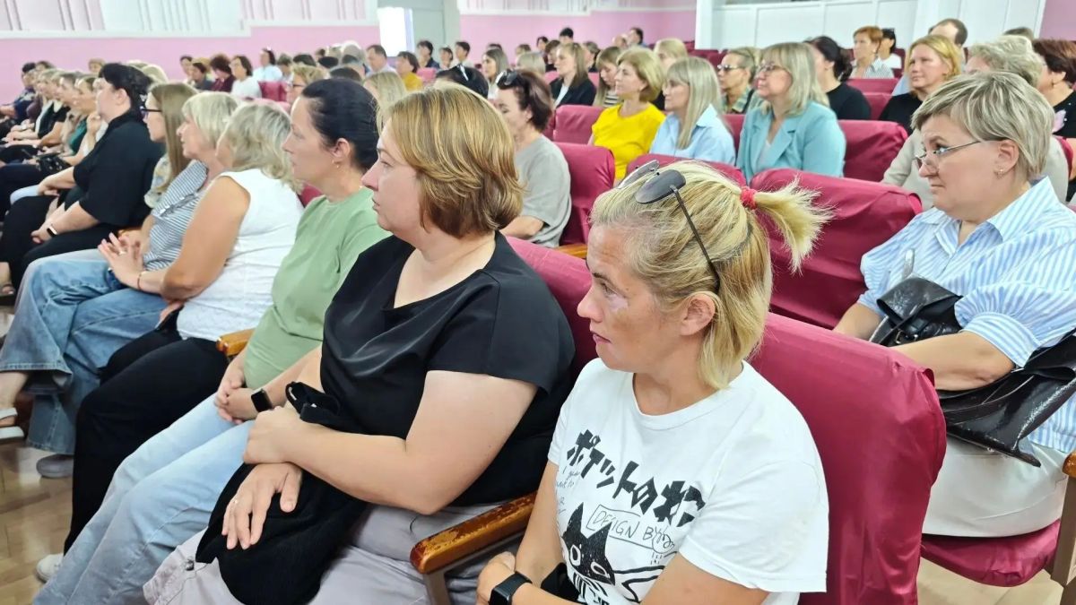 Депутат Госдумы (Единая Россия) Игорь Антропенко посетил с рабочим визитом Большереченский район Омской области Депутат Госдумы (Единая Россия) Игорь Антропенко посетил с рабочим визитом Большереченский район Омской области