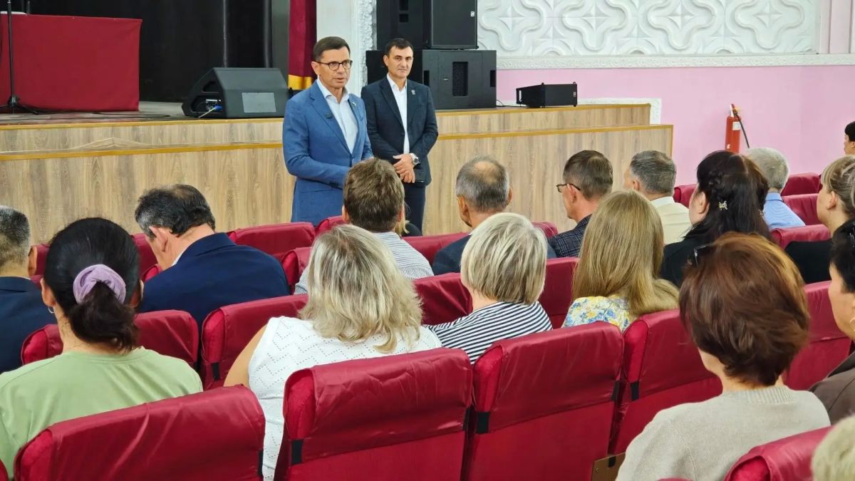 Депутат Госдумы (Единая Россия) Игорь Антропенко посетил с рабочим визитом Большереченский район Омской области Депутат Госдумы (Единая Россия) Игорь Антропенко посетил с рабочим визитом Большереченский район Омской области