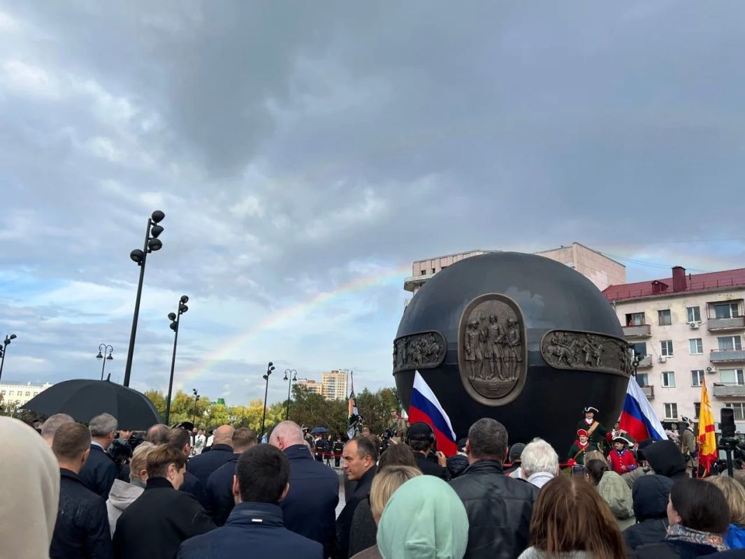 В Омске открыли обновлённую площадь Бухгольца — «Держава» вернулась В Омске открыли обновлённую площадь Бухгольца — «Держава» вернулась