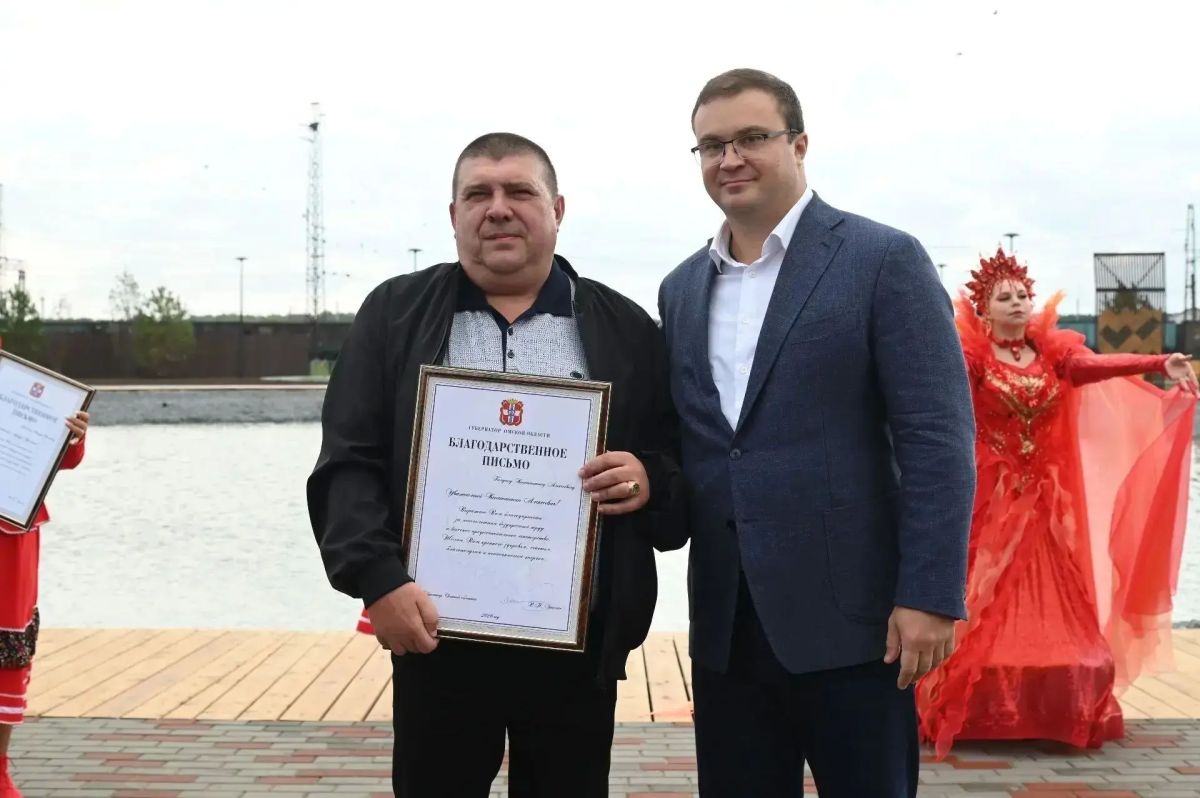 Хоценко открыл общественное пространство «Озеро Жар-птицы» в Любинском Хоценко открыл общественное пространство «Озеро Жар-птицы» в Любинском