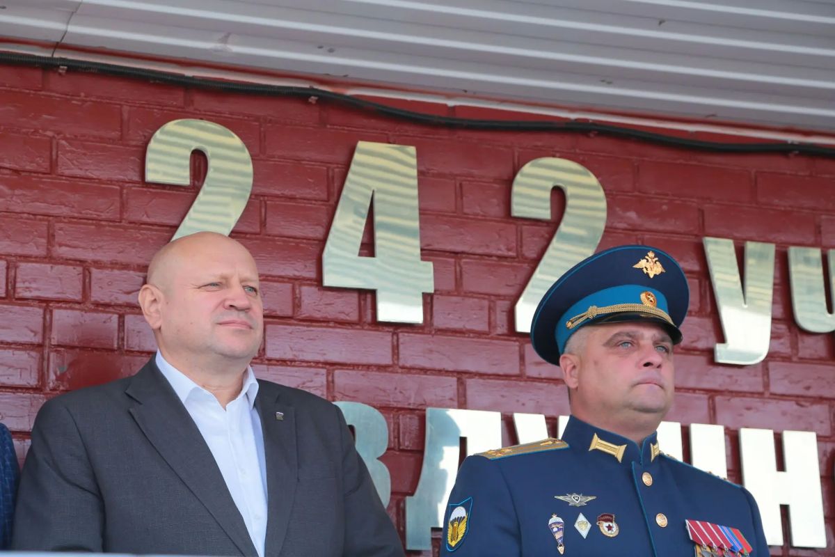 Сергей Шелест: Поздравил личный состав 242го учебного центра ВДВ с 66-й годовщиной со дня образования Сергей Шелест: Поздравил личный состав 242го учебного центра ВДВ с 66-й годовщиной со дня образования