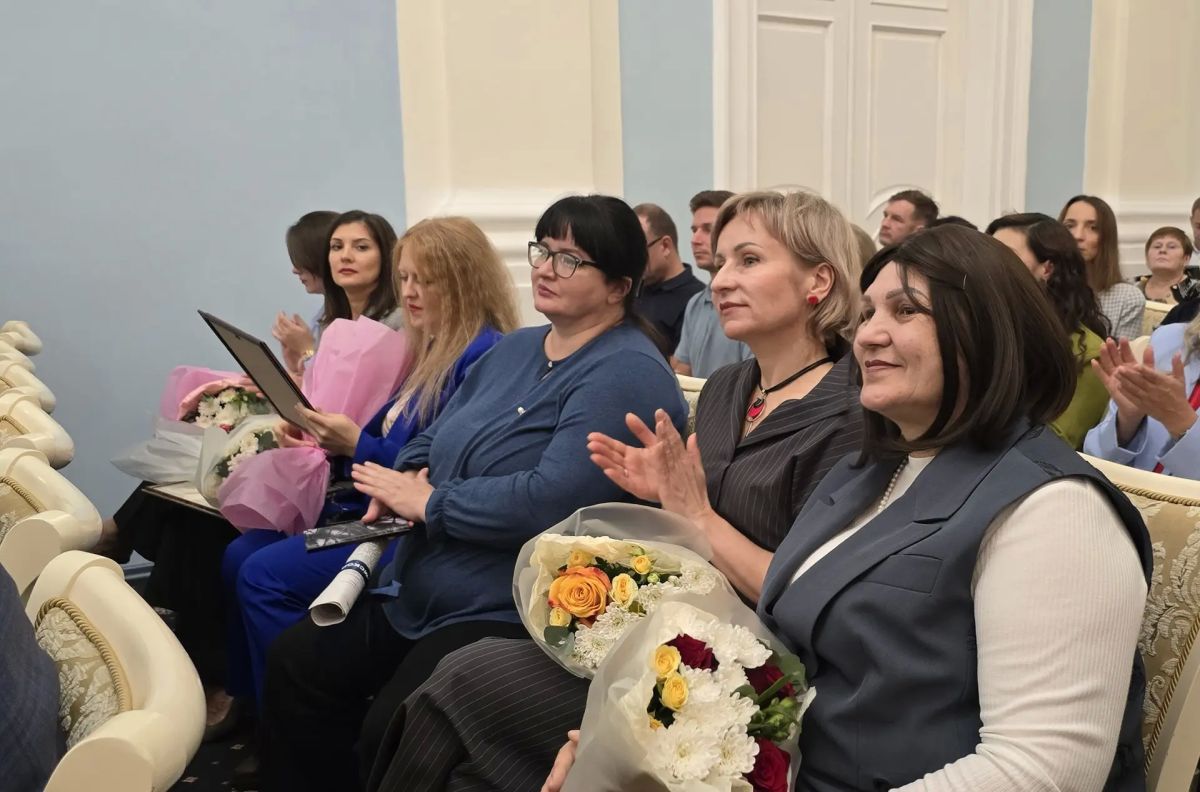 Александр Артемов и Виталий Хоценко поздравили представителей СМИ с Днем омской прессы Александр Артемов и Виталий Хоценко поздравили представителей СМИ с Днем омской прессы