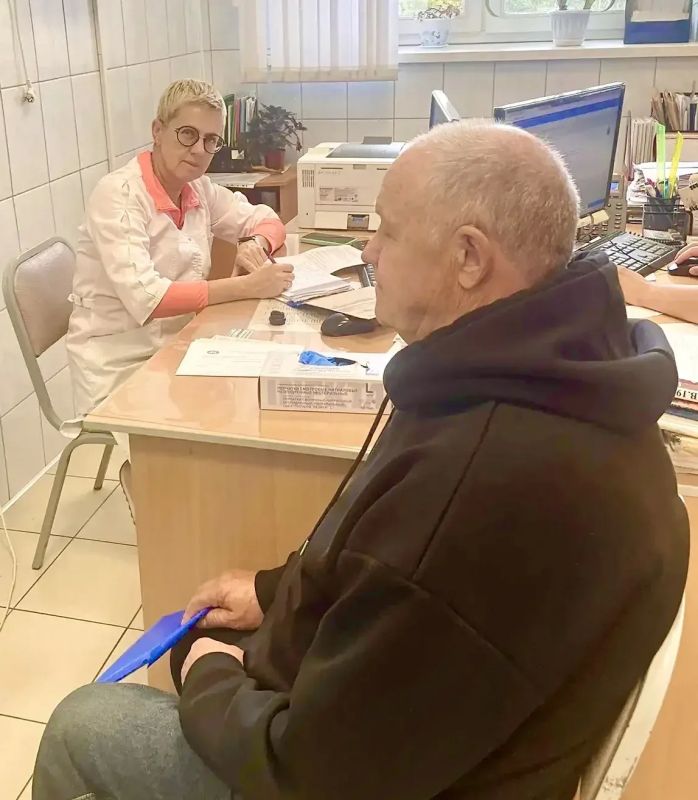 Медицинский десант в Крутинке: в рамках проекта «Команда Президента» узкие специалисты ОКБ провели выездной прием в Крутинской ЦРБ Медицинский десант в Крутинке: в рамках проекта «Команда Президента» узкие специалисты ОКБ провели выездной прием в Крутинской ЦРБ