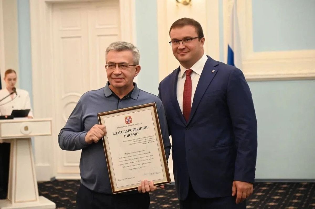 Виталий Хоценко наградил омских журналистов в преддверии Дня омской прессы Виталий Хоценко наградил омских журналистов в преддверии Дня омской прессы