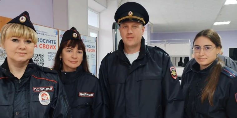 Голосование семьями, в национальных костюмах и под музыку: как проходят выборы в районах Омской области Голосование семьями, в национальных костюмах и под музыку: как проходят выборы в районах Омской области