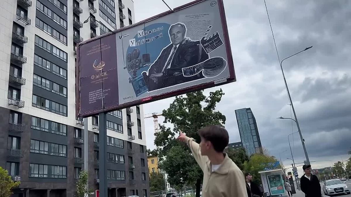 Работы учеников Омской школы креативных индустрий появились на билбордах Москвы