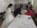 Выбрали друг друга и будущее страны: молодожены в Оконешниковском районе проголосовали сразу после бракосочетания