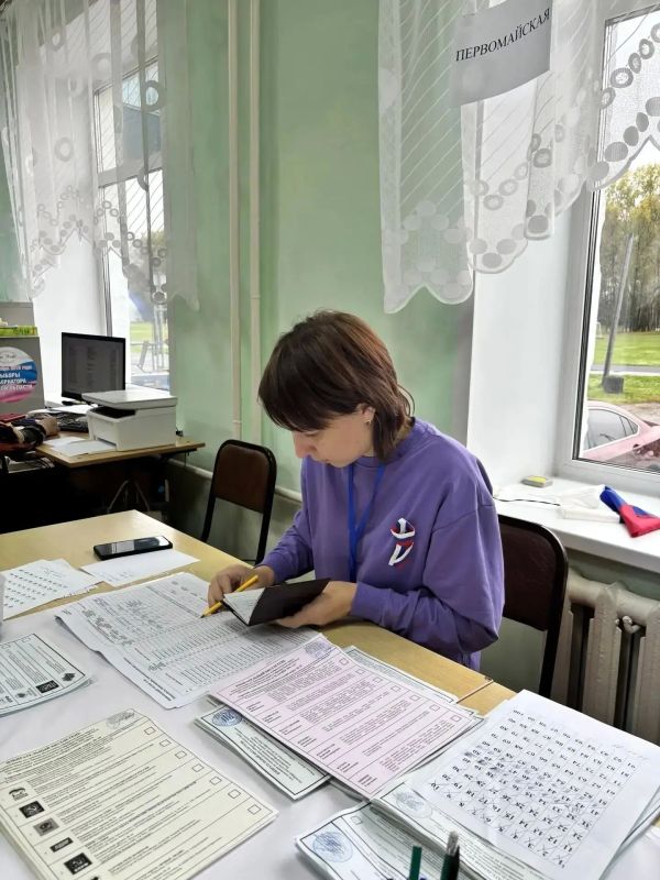 Утро начинается с шарлотки: на избирательном участке № 659 в Знаменском районе посетителей встречают ароматной выпечкой Утро начинается с шарлотки: на избирательном участке № 659 в Знаменском районе посетителей встречают ароматной выпечкой