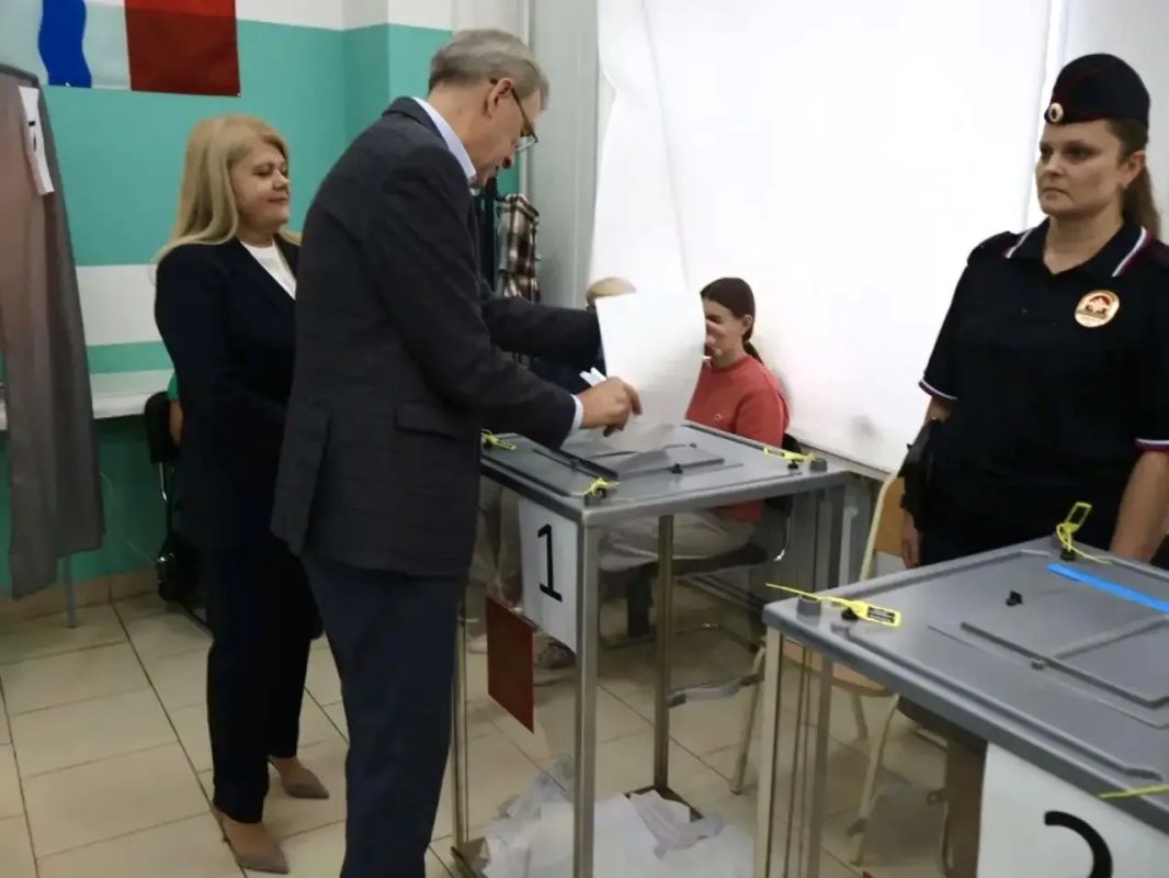 В Омской области продолжаются выборы в Государственную Думу и Законодательное Собрание Омской области В Омской области продолжаются выборы в Государственную Думу и Законодательное Собрание Омской области