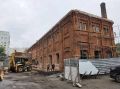 Старое здание бывшего пивзавода в Омске меняет облик