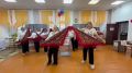 В Черлаке третий день голосования начался с песен и народных нарядов Члены участковой комиссии №1843 вышли встречать избирателей в ярких народных образах, а в качестве музыкального сопровождения выбрали песню «Матушка-земля»