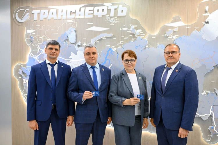 Сотрудники «Транснефть – Западная Сибирь» вступили в ряды партии «Единая Россия»