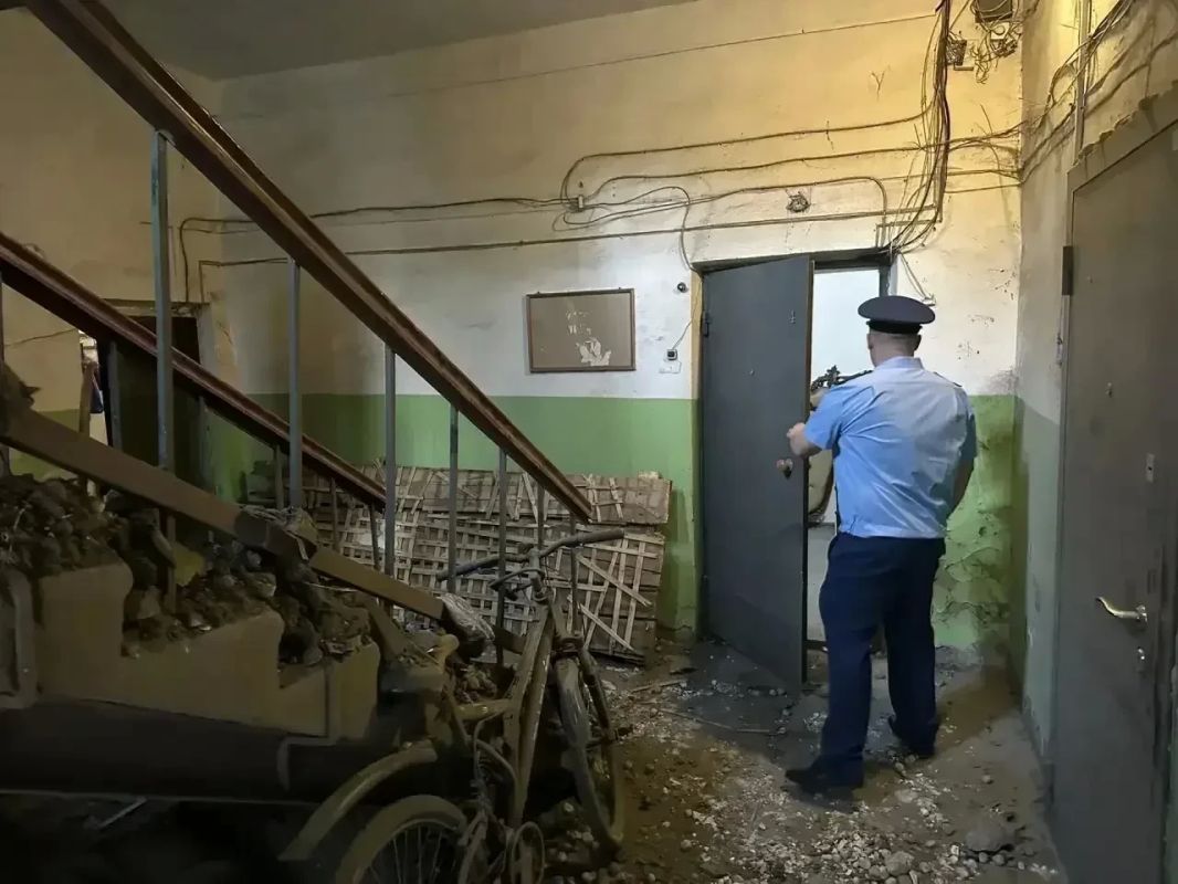 Прокуратура требует расселить аварийный дом-памятник на Звездова
