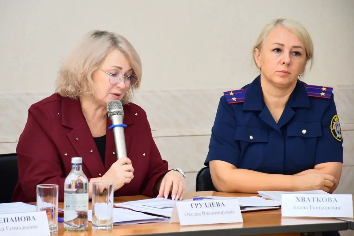 Сегодня под руководством заместителя Председателя Правительства Омской области Ивана Андреевича Колесника на базе Сибирского профессионального колледжа провели заседание комиссии по делам несовершеннолетних и защите их прав... Сегодня под руководством заместителя Председателя Правительства Омской области Ивана Андреевича Колесника на базе Сибирского профессионального колледжа провели заседание комиссии по делам несовершеннолетних и защите их прав...