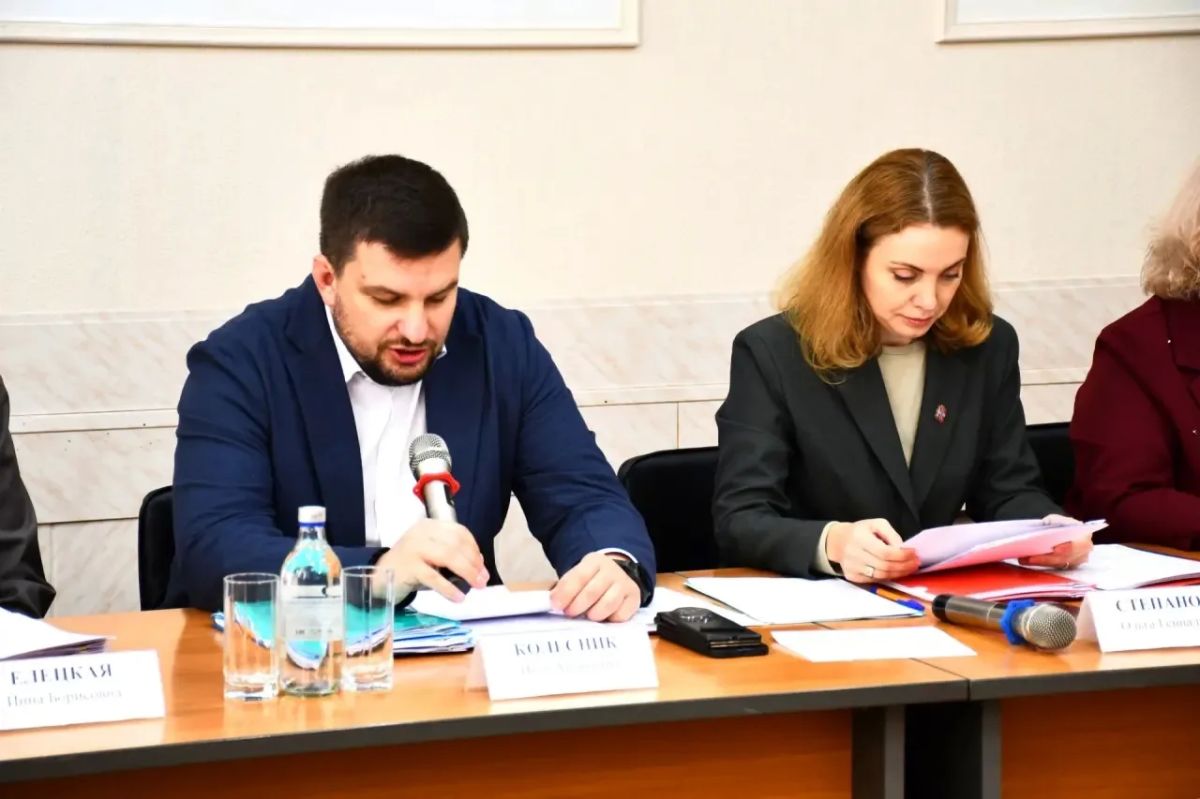 Сегодня под руководством заместителя Председателя Правительства Омской области Ивана Андреевича Колесника на базе Сибирского профессионального колледжа провели заседание комиссии по делам несовершеннолетних и защите их прав... Сегодня под руководством заместителя Председателя Правительства Омской области Ивана Андреевича Колесника на базе Сибирского профессионального колледжа провели заседание комиссии по делам несовершеннолетних и защите их прав...
