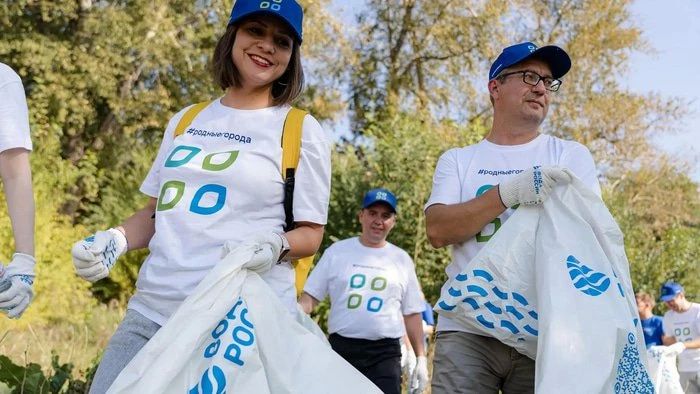 Волонтеры Омского НПЗ очистили Иртышскую набережную от мусора Волонтеры Омского НПЗ очистили Иртышскую набережную от мусора