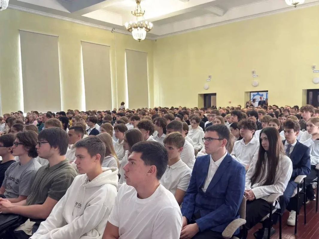 Руководитель «Автодора» встретился с омскими студентами и школьниками Руководитель «Автодора» встретился с омскими студентами и школьниками
