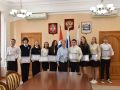 Лучшие школьники получили сертификаты именной стипендии мэра