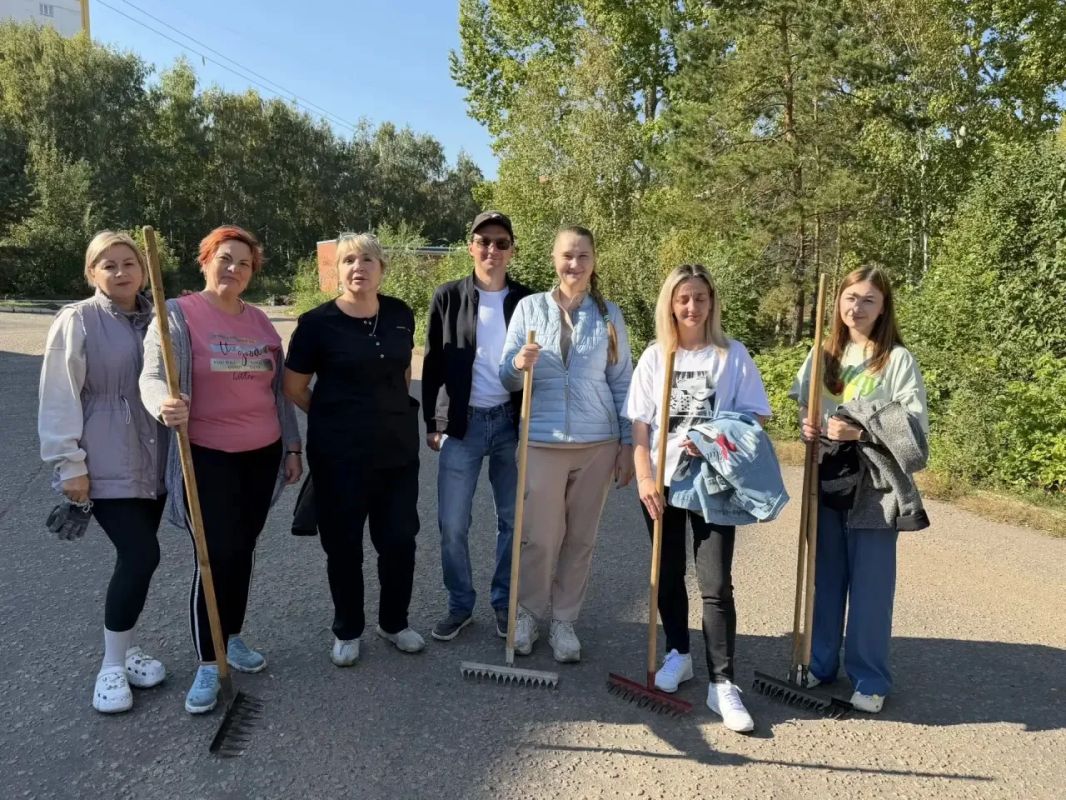 Омские медики присоединились к большому общегородскому осеннему субботнику Омские медики присоединились к большому общегородскому осеннему субботнику