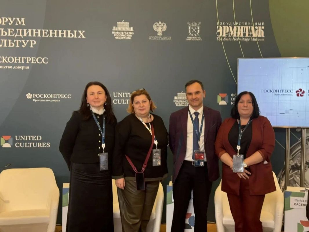 Вместе с коллегами работаем в Санкт- Петербурге на Форуме объединенных культур Вместе с коллегами работаем в Санкт- Петербурге на Форуме объединенных культур