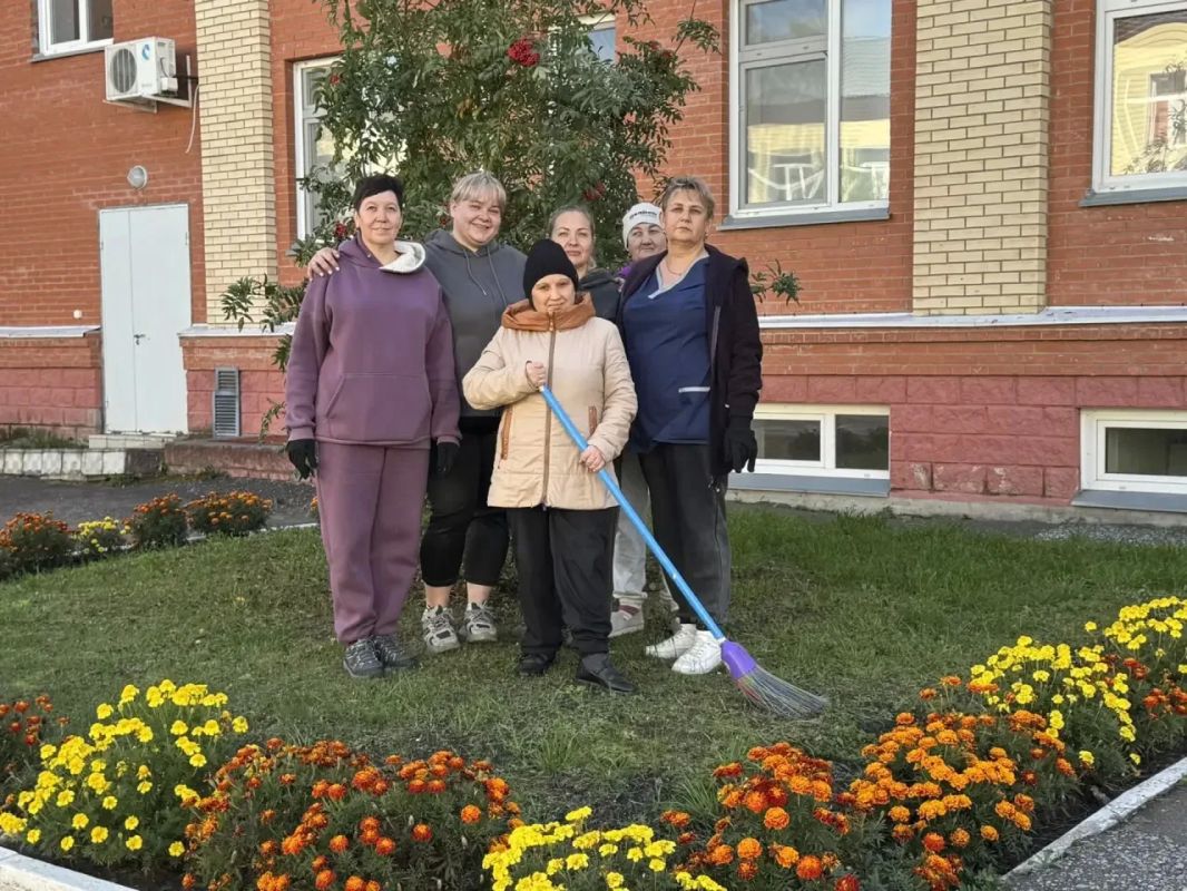 Омские медики присоединились к большому общегородскому осеннему субботнику Омские медики присоединились к большому общегородскому осеннему субботнику