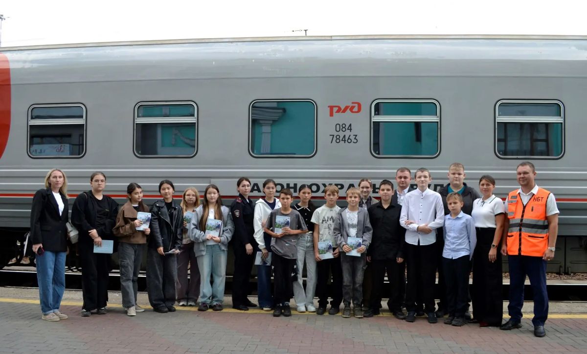 Транспортные полицейские Омска и представители ОАО «РЖД» напомнили детям о правилах поведения на железной дороге Транспортные полицейские Омска и представители ОАО «РЖД» напомнили детям о правилах поведения на железной дороге