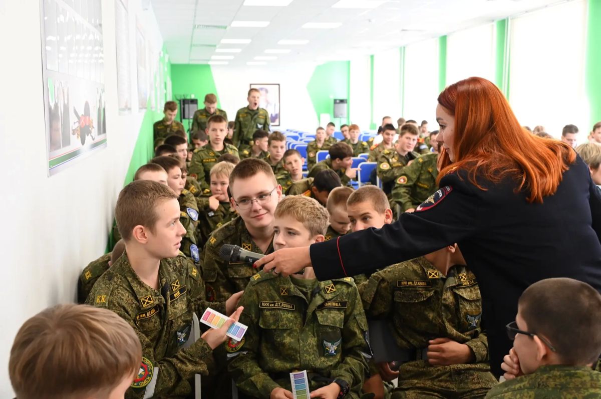 В рамках общероссийской акции «Сообщи, где торгуют смертью» в Казачьем кадетском корпусе имени Маршала Советского Союза Д.Т. Язова для учащихся 5-11 классов сотрудники полиции провели профилактическое мероприятие В рамках общероссийской акции «Сообщи, где торгуют смертью» в Казачьем кадетском корпусе имени Маршала Советского Союза Д.Т. Язова для учащихся 5-11 классов сотрудники полиции провели профилактическое мероприятие