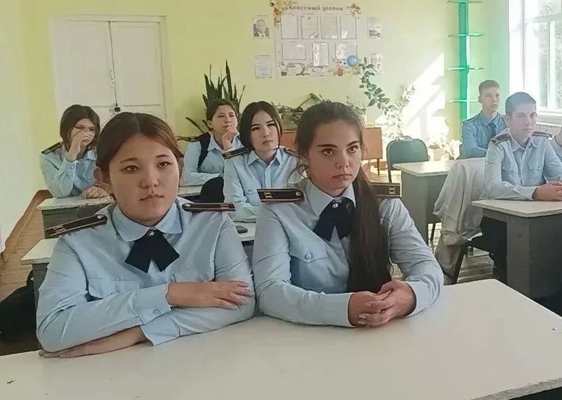Офицеры следственного управления провели встречи с учащимися профильных кадетских классов Офицеры следственного управления провели встречи с учащимися профильных кадетских классов