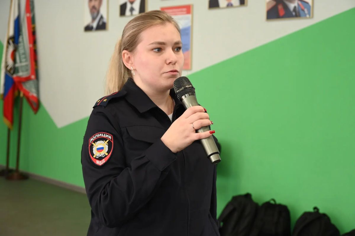В рамках общероссийской акции «Сообщи, где торгуют смертью» в Казачьем кадетском корпусе имени Маршала Советского Союза Д.Т. Язова для учащихся 5-11 классов сотрудники полиции провели профилактическое мероприятие В рамках общероссийской акции «Сообщи, где торгуют смертью» в Казачьем кадетском корпусе имени Маршала Советского Союза Д.Т. Язова для учащихся 5-11 классов сотрудники полиции провели профилактическое мероприятие