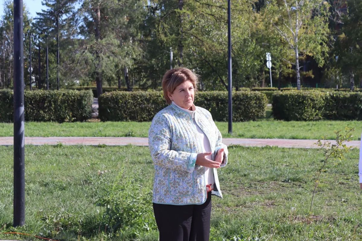 В Полтавке разрастается рябиновая аллея молодожёнов: местные жители второй год подряд красиво увековечивают дату создания своей семьи В Полтавке разрастается рябиновая аллея молодожёнов: местные жители второй год подряд красиво увековечивают дату создания своей семьи