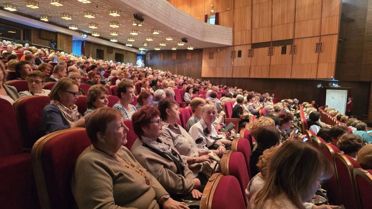 В Омском государственном музыкальном театре состоялось торжественное мероприятие, посвящённое Дню пожилого человека В Омском государственном музыкальном театре состоялось торжественное мероприятие, посвящённое Дню пожилого человека