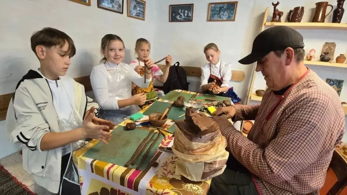 Виталий Хоценко: в Большеречье открылся детский культурный центр «Страна мастеров» Виталий Хоценко: в Большеречье открылся детский культурный центр «Страна мастеров»