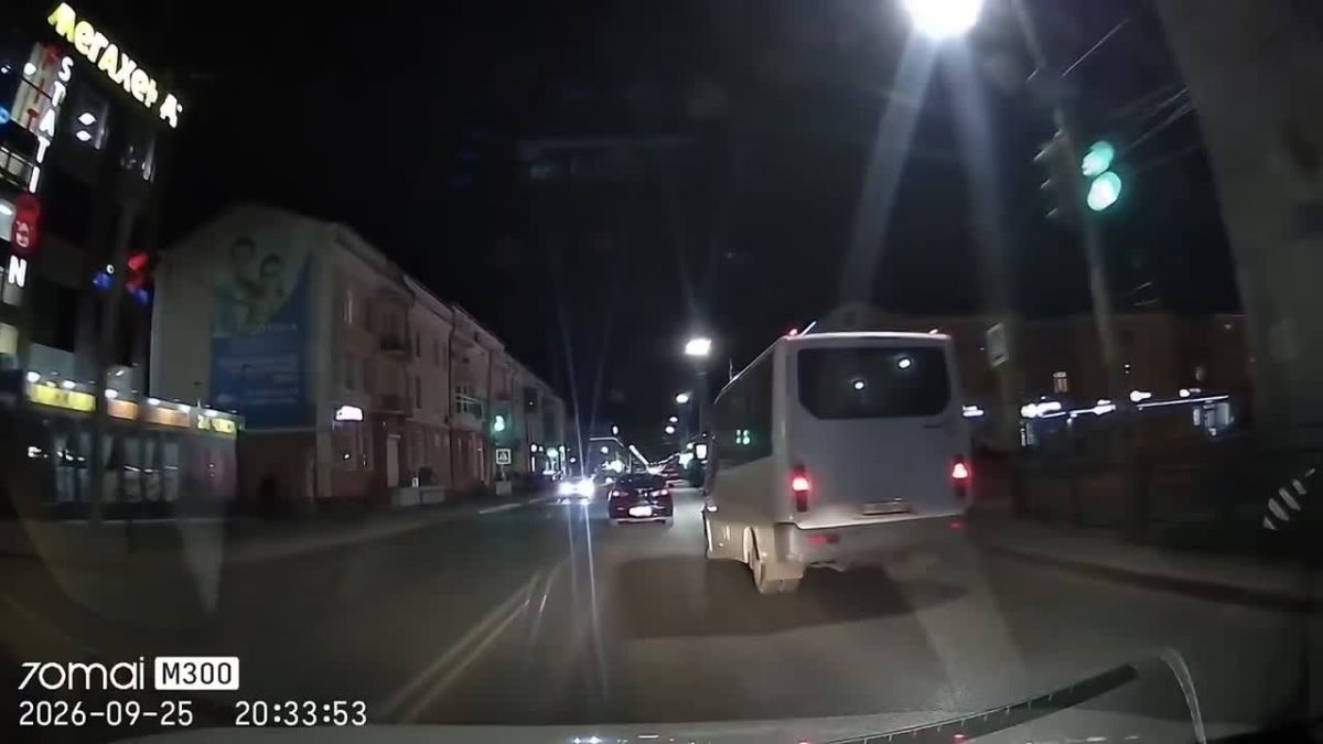 В социальных сетях размещалась видеозапись, на которой зафиксировано нарушение Правил дорожного движения водителем пассажирского автобуса ГАЗ: водитель, двигаясь по улице Лобкова, в районе дома № 17, допустил проезд на...