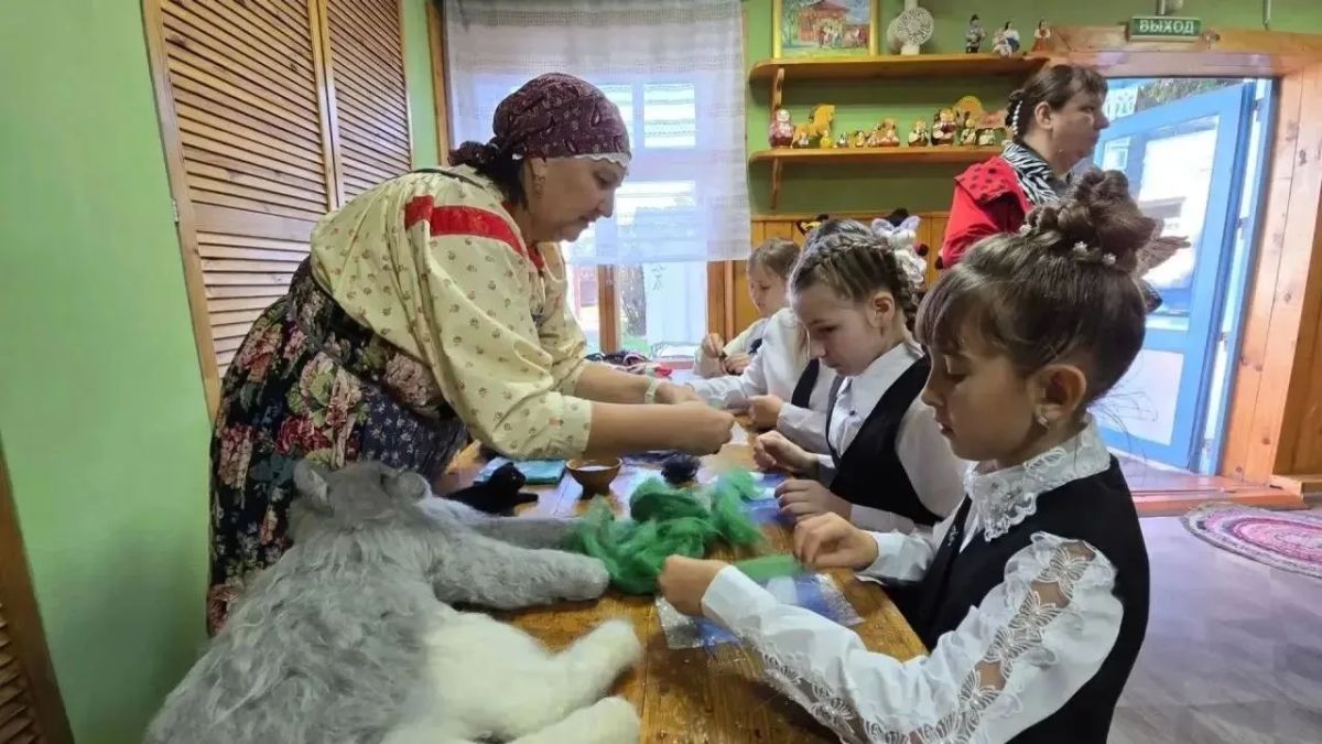 Виталий Хоценко: в Большеречье открылся детский культурный центр «Страна мастеров»