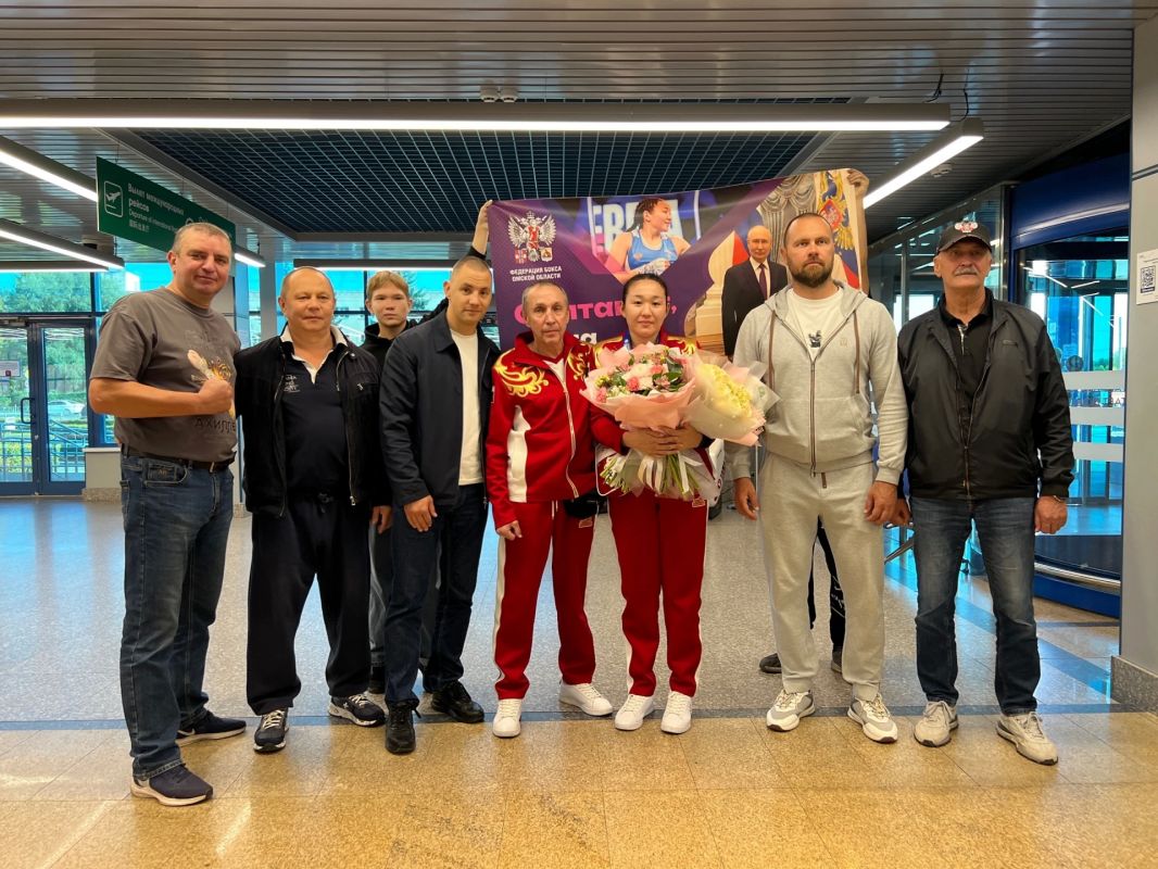 В Омск вернулась бронзовый призер чемпионата Европы по боксу Салтанат Меденова