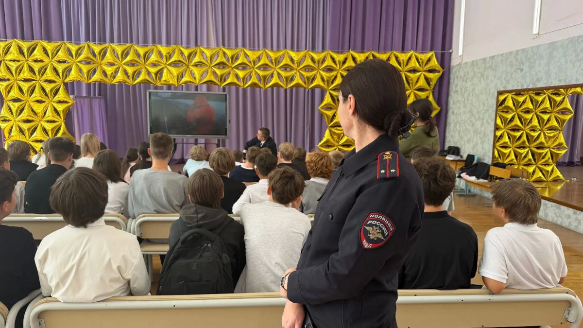В Омске транспортные полицейские провели для школьников уроки безопасности на железной дороге В Омске транспортные полицейские провели для школьников уроки безопасности на железной дороге