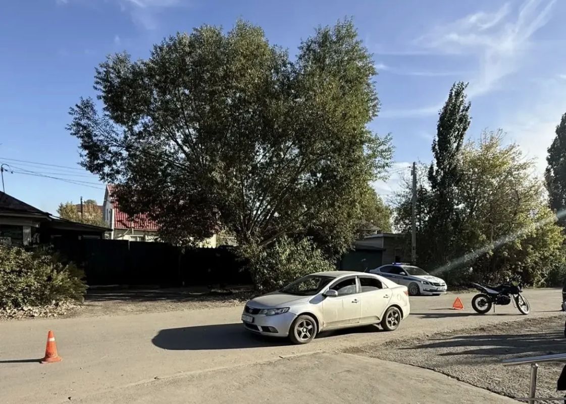 Сегодня в 15.50 часов в Госавтоинспекцию поступило сообщение о ДТП в Центральном округе Сегодня в 15.50 часов в Госавтоинспекцию поступило сообщение о ДТП в Центральном округе