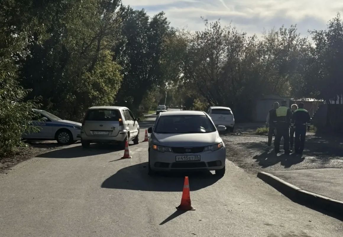 Сегодня в 15.50 часов в Госавтоинспекцию поступило сообщение о ДТП в Центральном округе Сегодня в 15.50 часов в Госавтоинспекцию поступило сообщение о ДТП в Центральном округе