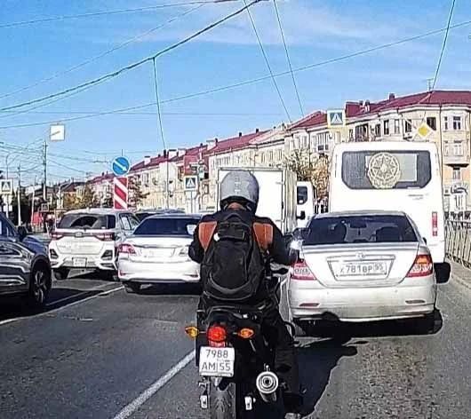 В социальных сетях появилось видео, на котором зафиксировано нарушение Правил дорожного движения водителем мотоцикла: в районе дома № 26 на проспекте Мира водитель мотоцикла «Хонда», двигаясь через регулируемый пешеходный... В социальных сетях появилось видео, на котором зафиксировано нарушение Правил дорожного движения водителем мотоцикла: в районе дома № 26 на проспекте Мира водитель мотоцикла «Хонда», двигаясь через регулируемый пешеходный...