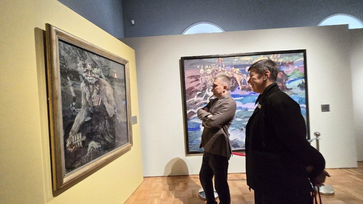Вместе с коллегами из Центра "Эрмитаж-Сибирь" провели для наших дорогих гостей, приехавших на Международный фестиваль визуальных искусств "Порт_Арт", экскурсию по выставке "Михаил Врубель Вместе с коллегами из Центра "Эрмитаж-Сибирь" провели для наших дорогих гостей, приехавших на Международный фестиваль визуальных искусств "Порт_Арт", экскурсию по выставке "Михаил Врубель