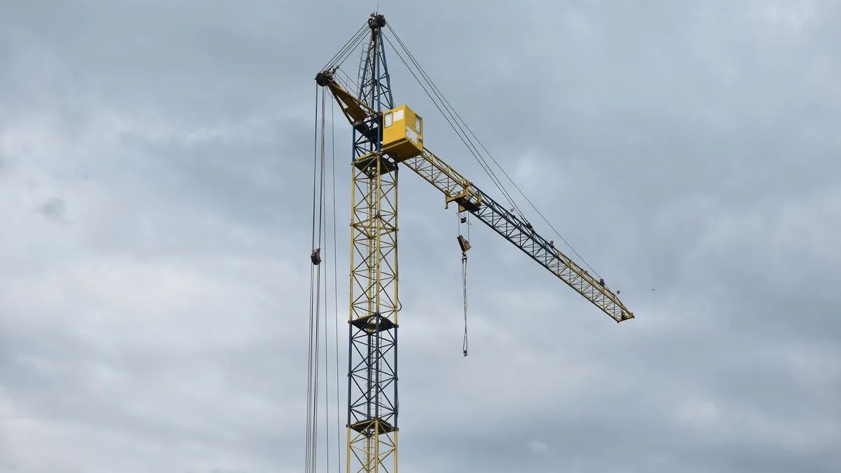 Заброшенную стройку на Красном Пути в Омске купили за 32 миллиона