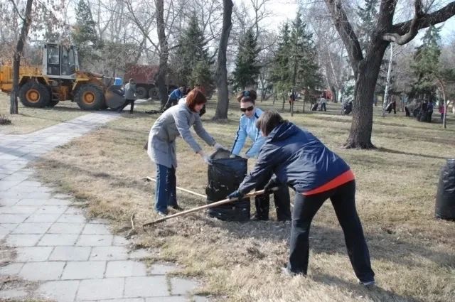 Почти 60 тысяч омичей вышли на осеннюю уборку