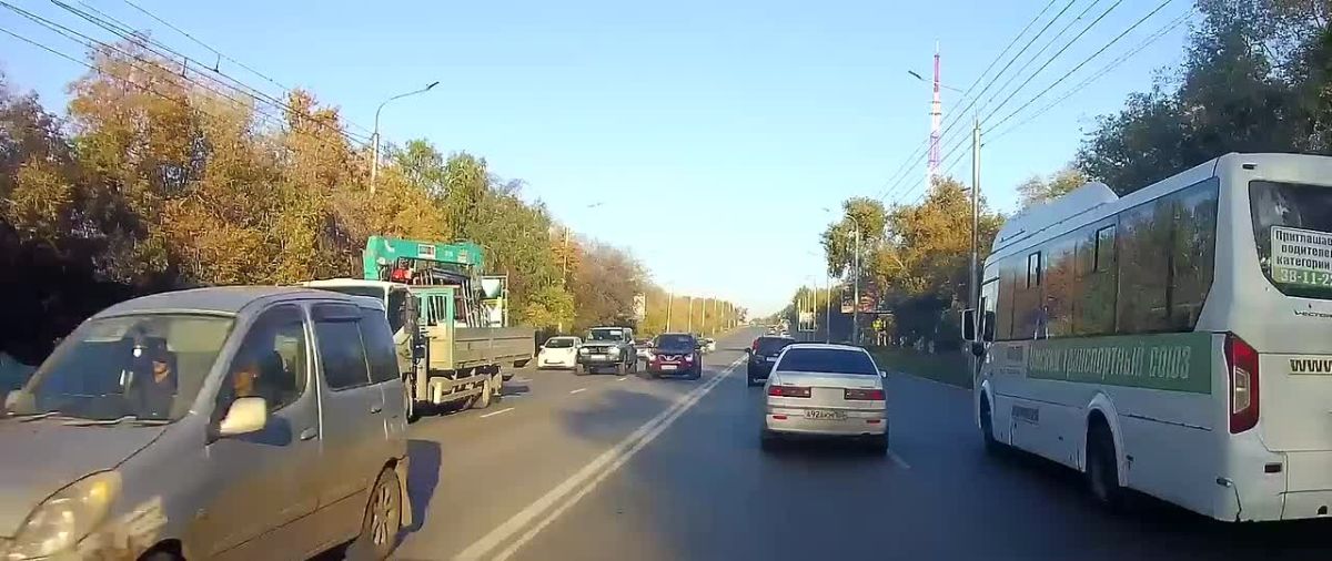 Сотрудники Госавтоинспекции изучили видеозапись из социальных сетей с нарушением Правил дорожного движения водителем автомобиля «Тайота Камри»: на улице Красный Путь при обгоне попутной машины водитель выехал на полосу...