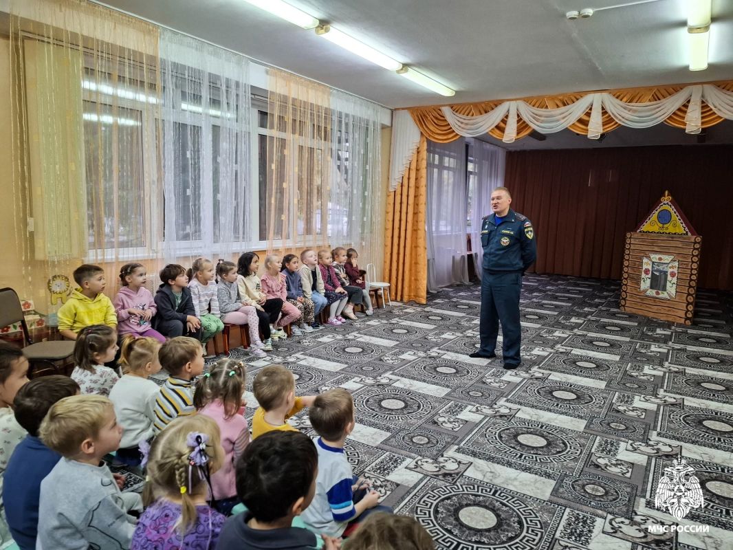 Урок безопасности в детском саду: МЧС России учит малышей быть начеку!