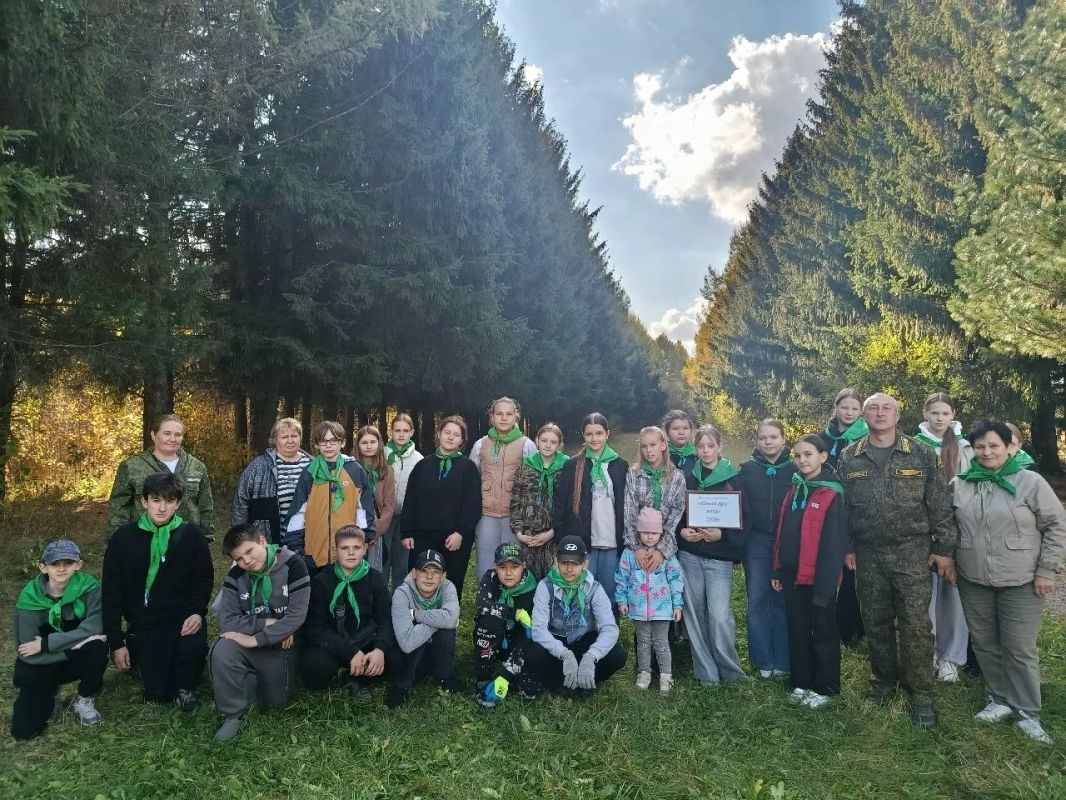 20 учеников Большереченской школы посвятили в юные лесоводы: здесь впервые образовано школьное лесничество «Юный друг леса»! 20 учеников Большереченской школы посвятили в юные лесоводы: здесь впервые образовано школьное лесничество «Юный друг леса»!