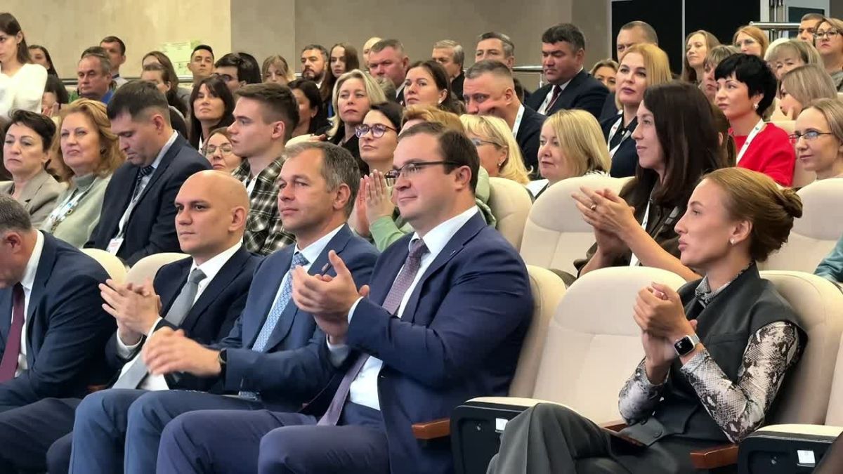 «Дни Минпромторга» объединили в Омске два федеральных отраслевых форума — «Дней ритейла в Сибири» и Международный форум InRussia 2026