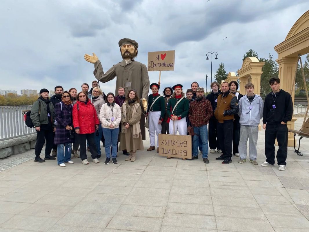 В Омской крепости прошел первый показ спектакля-променада «Омск Достоевского» В Омской крепости прошел первый показ спектакля-променада «Омск Достоевского»