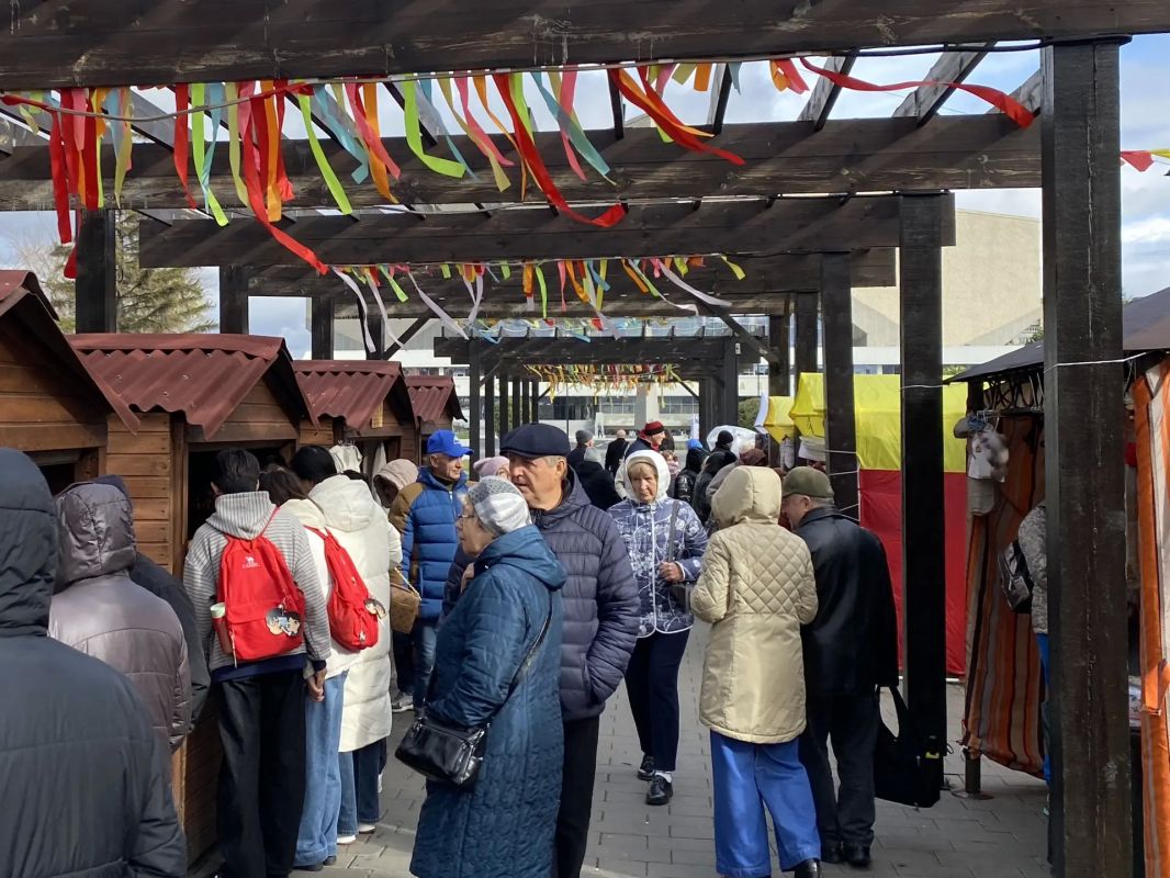 На бульваре Леонида Мартынова развернулась «Покровская ярмарка»! На бульваре Леонида Мартынова развернулась «Покровская ярмарка»!