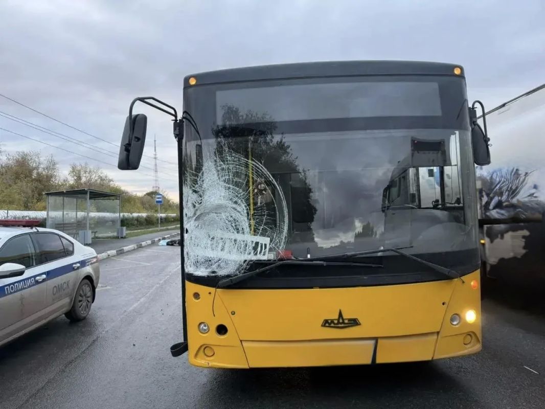 Прокуратура города Омска поставила на контроль ход расследования уголовного дела по факту смертельного наезда автобуса на пешехода